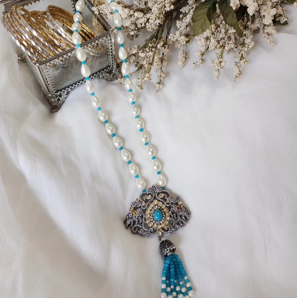 Pendant/ necklace
